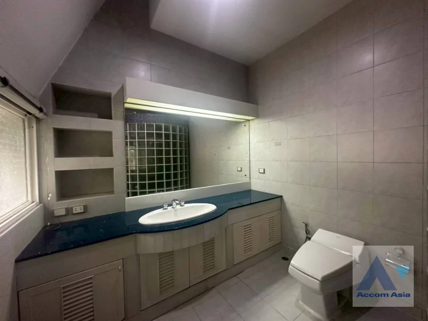 43  5 br House for rent and sale in Pattanakarn ,Bangkok BTS On Nut at Panya Pattanakarn Village AA46509