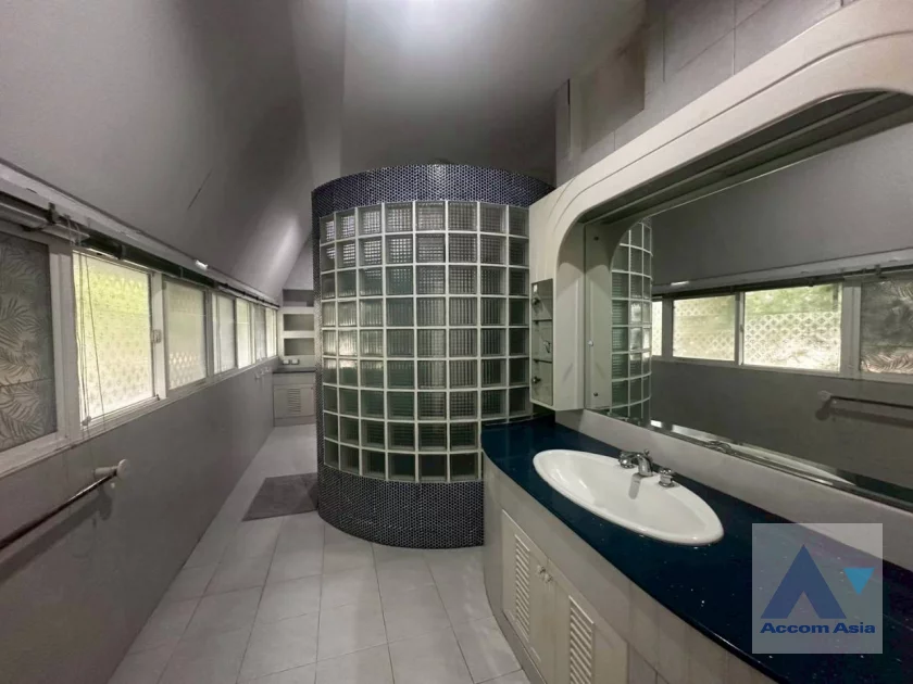 41  5 br House for rent and sale in Pattanakarn ,Bangkok BTS On Nut at Panya Pattanakarn Village AA46509