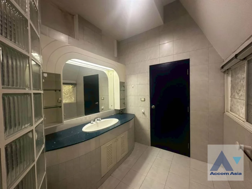44  5 br House for rent and sale in Pattanakarn ,Bangkok BTS On Nut at Panya Pattanakarn Village AA46509