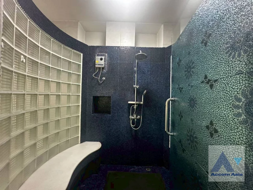 42  5 br House for rent and sale in Pattanakarn ,Bangkok BTS On Nut at Panya Pattanakarn Village AA46509