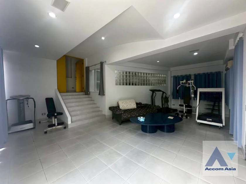 35  5 br House for rent and sale in Pattanakarn ,Bangkok BTS On Nut at Panya Pattanakarn Village AA46509