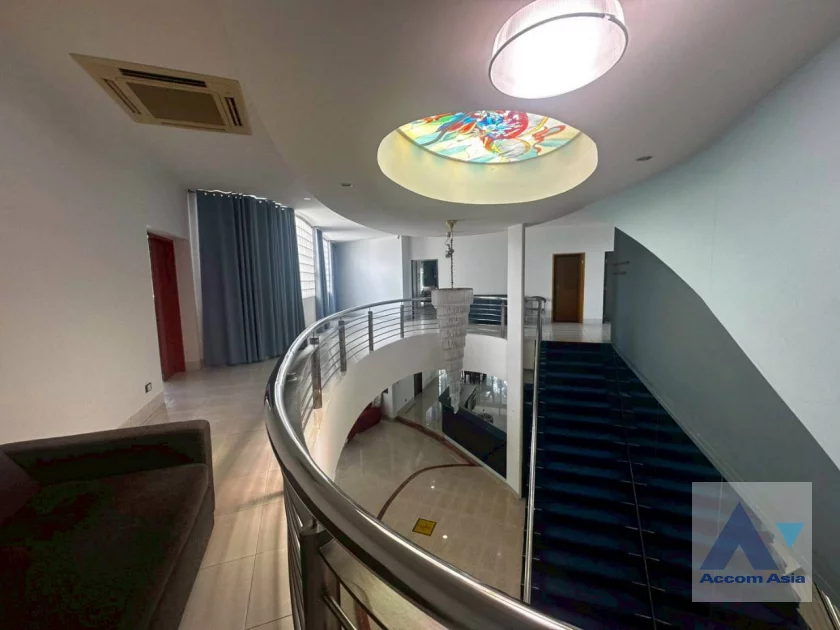16  5 br House for rent and sale in Pattanakarn ,Bangkok BTS On Nut at Panya Pattanakarn Village AA46509