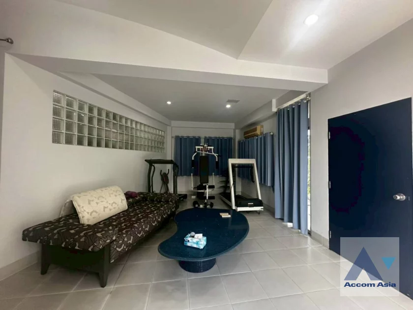 37  5 br House for rent and sale in Pattanakarn ,Bangkok BTS On Nut at Panya Pattanakarn Village AA46509