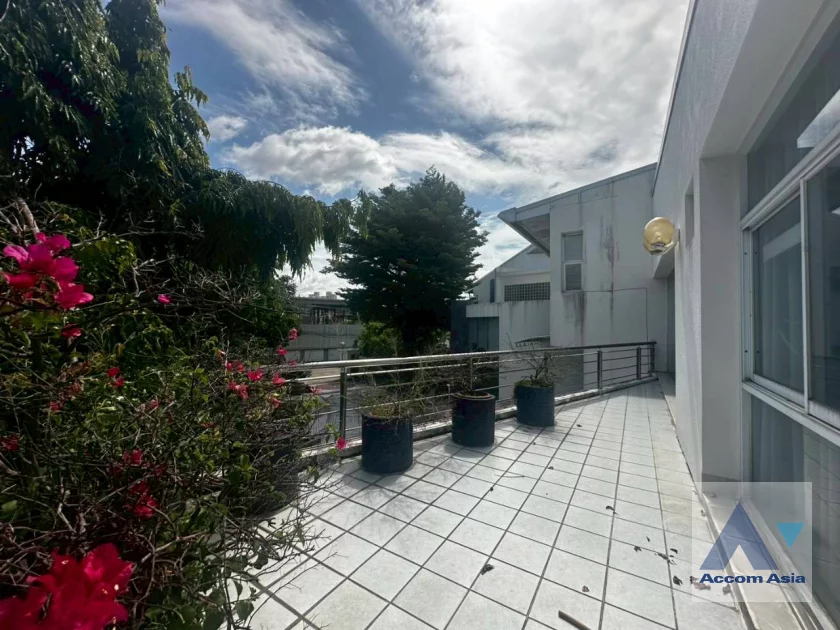 49  5 br House for rent and sale in Pattanakarn ,Bangkok BTS On Nut at Panya Pattanakarn Village AA46509