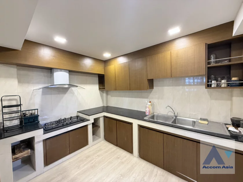 6  3 br Townhouse For Rent in Sukhumvit ,Bangkok BTS Ekkamai AA46514