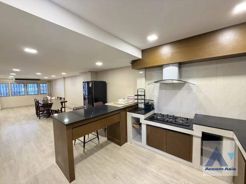 5  3 br Townhouse For Rent in Sukhumvit ,Bangkok BTS Ekkamai AA46514