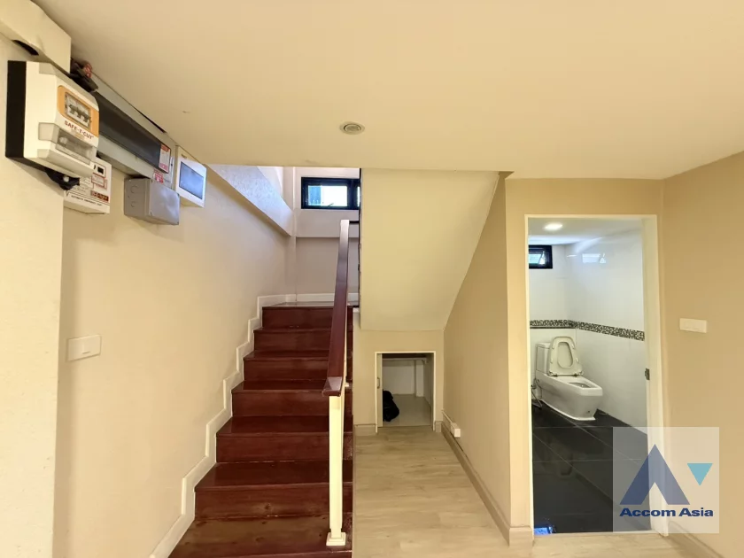 8  3 br Townhouse For Rent in Sukhumvit ,Bangkok BTS Ekkamai AA46514