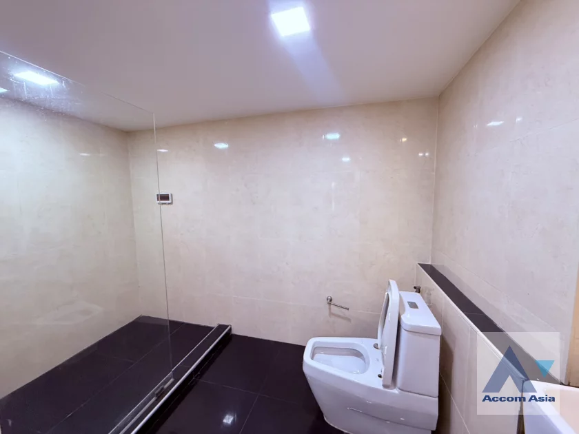 26  3 br Townhouse For Rent in Sukhumvit ,Bangkok BTS Ekkamai AA46514