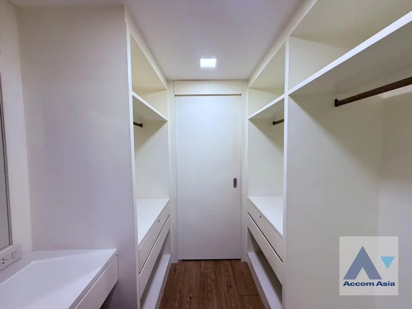 12  3 br Townhouse For Rent in Sukhumvit ,Bangkok BTS Ekkamai AA46514