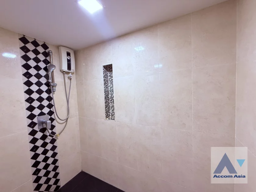 27  3 br Townhouse For Rent in Sukhumvit ,Bangkok BTS Ekkamai AA46514