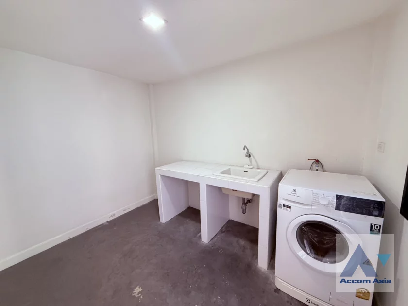 17  3 br Townhouse For Rent in Sukhumvit ,Bangkok BTS Ekkamai AA46514