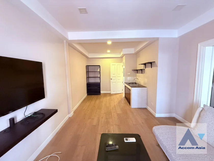 unitPet friendly |  3 Bedrooms  Townhouse For Rent in Sukhumvit, Bangkok  near BTS Ekkamai (AA46514)