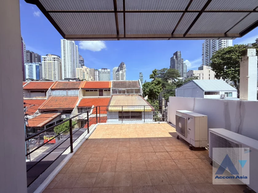 32  3 br Townhouse For Rent in Sukhumvit ,Bangkok BTS Ekkamai AA46514