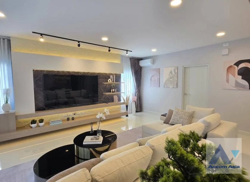 6  4 br House for rent and sale in Samutprakan ,Samutprakan  at Centro Bangna AA46519