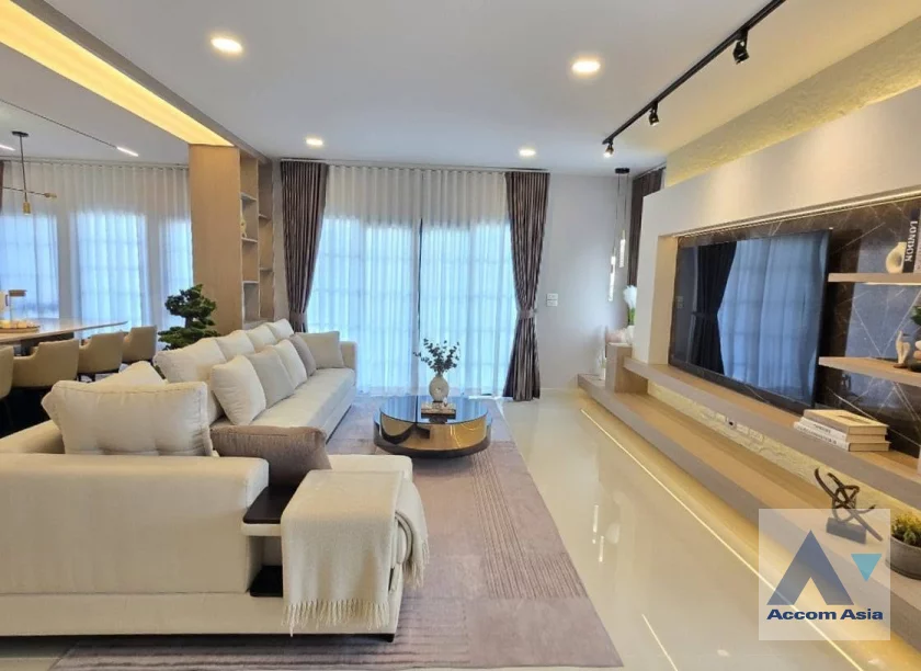 1  4 br House for rent and sale in Samutprakan ,Samutprakan  at Centro Bangna AA46519