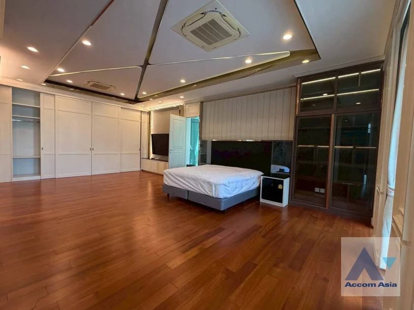 unit 4 Bedrooms  House For Rent in Pattanakarn, Bangkok  (AA46521)