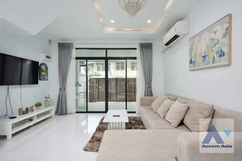  1  4 br Townhouse For Sale in Ratchadaphisek ,Bangkok MRT Huai Khwang AA46523
