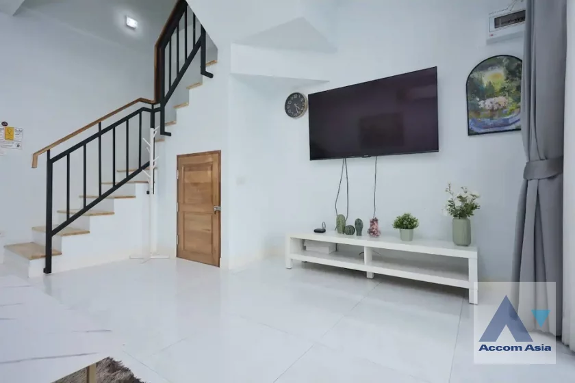 7  4 br Townhouse For Sale in Ratchadaphisek ,Bangkok MRT Huai Khwang AA46523