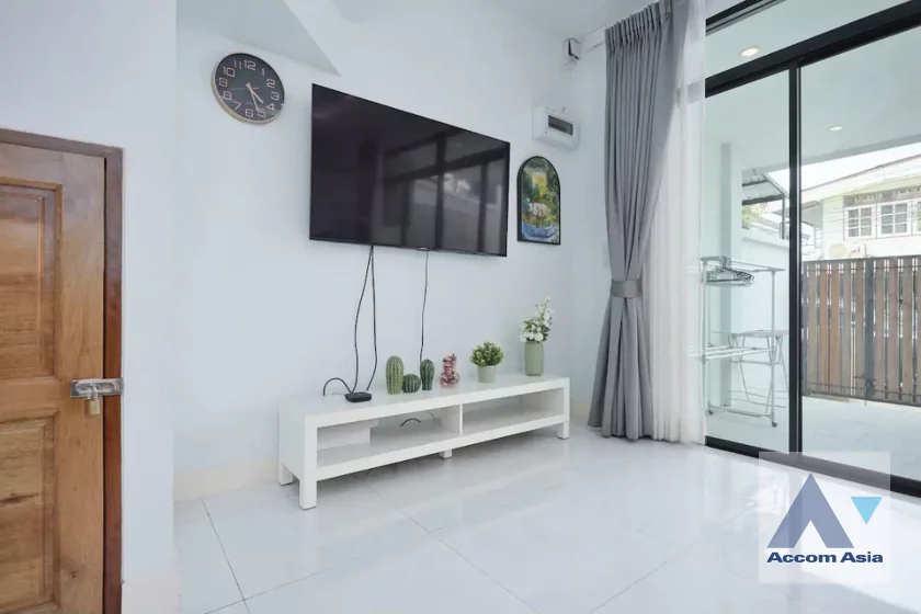 6  4 br Townhouse For Sale in Ratchadaphisek ,Bangkok MRT Huai Khwang AA46523