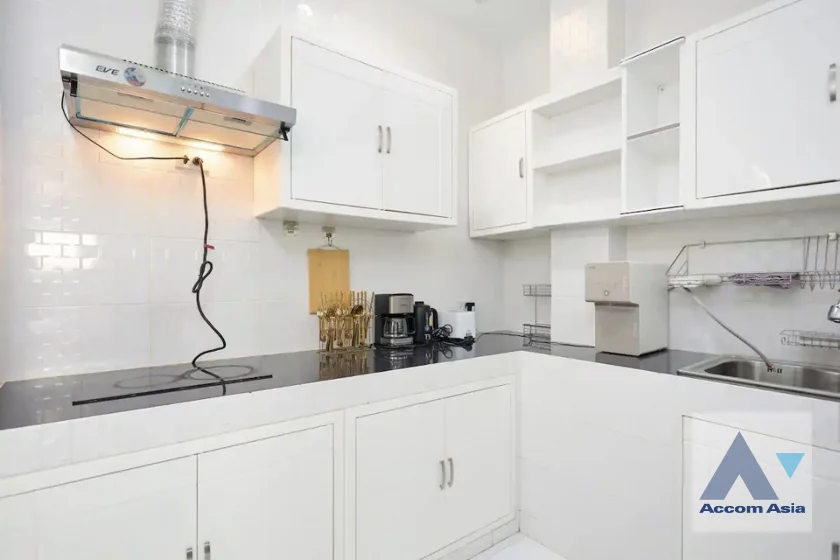 21  4 br Townhouse For Sale in Ratchadaphisek ,Bangkok MRT Huai Khwang AA46523