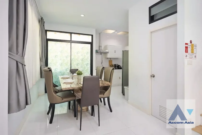 8  4 br Townhouse For Sale in Ratchadaphisek ,Bangkok MRT Huai Khwang AA46523