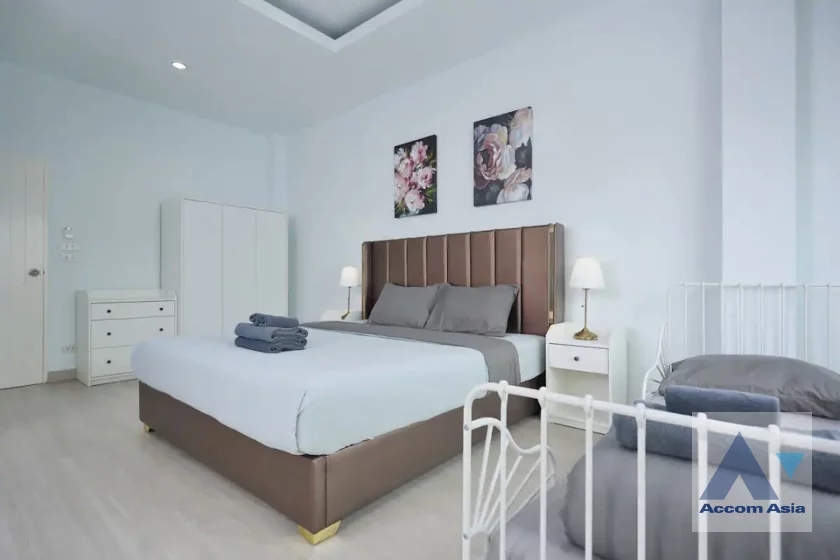 36  4 br Townhouse For Sale in Ratchadaphisek ,Bangkok MRT Huai Khwang AA46523