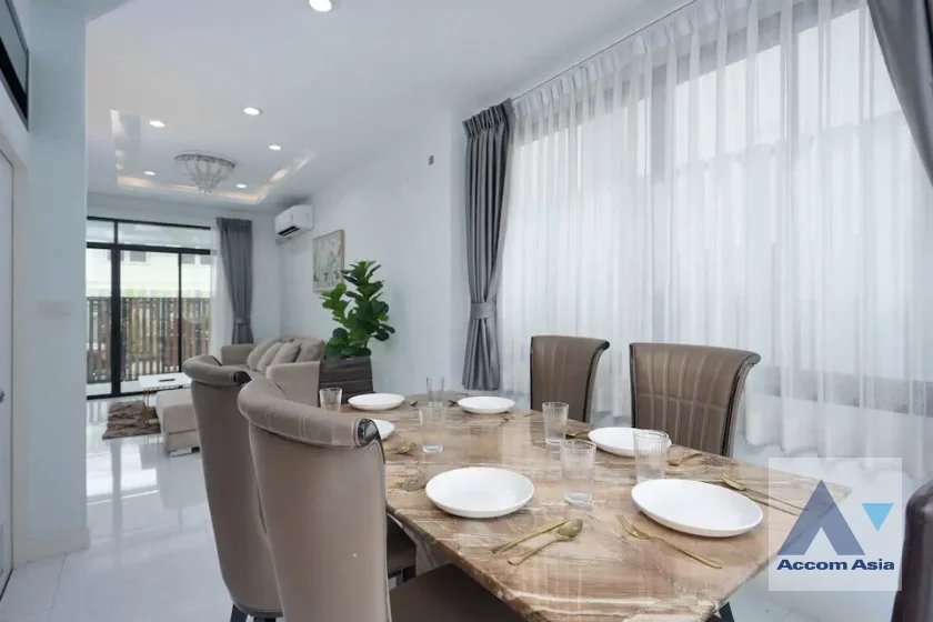 10  4 br Townhouse For Sale in Ratchadaphisek ,Bangkok MRT Huai Khwang AA46523