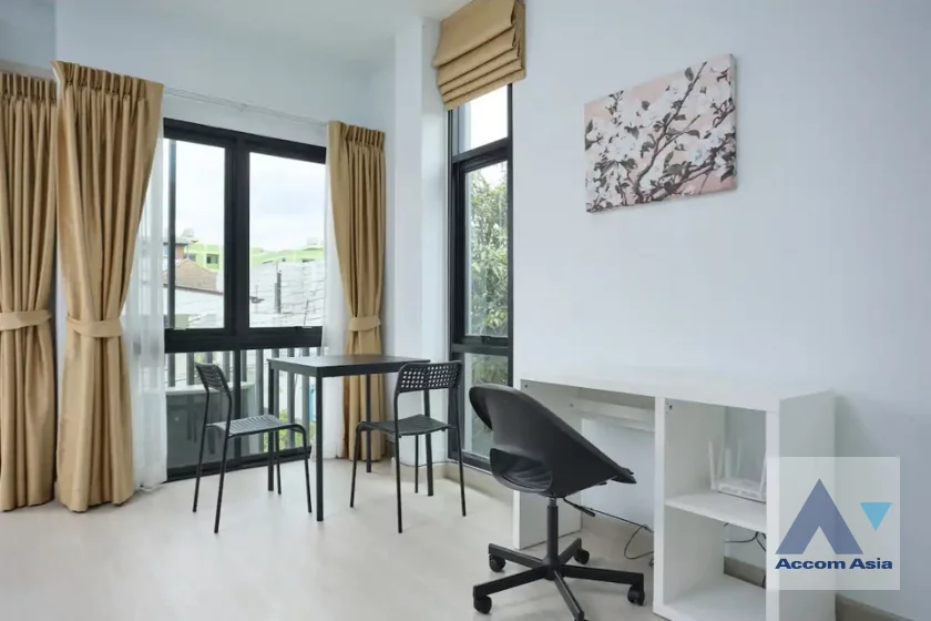 12  4 br Townhouse For Sale in Ratchadaphisek ,Bangkok MRT Huai Khwang AA46523