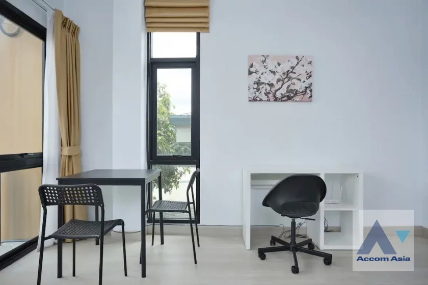 13  4 br Townhouse For Sale in Ratchadaphisek ,Bangkok MRT Huai Khwang AA46523