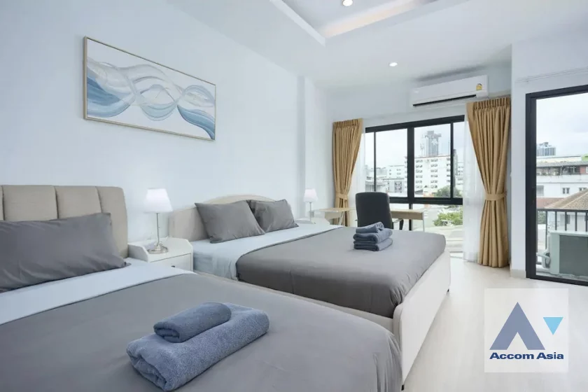 34  4 br Townhouse For Sale in Ratchadaphisek ,Bangkok MRT Huai Khwang AA46523