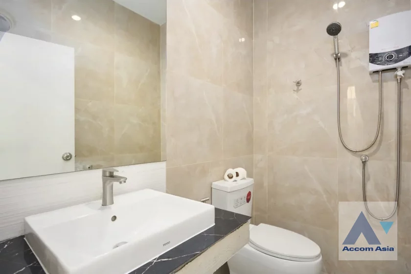 24  4 br Townhouse For Sale in Ratchadaphisek ,Bangkok MRT Huai Khwang AA46523