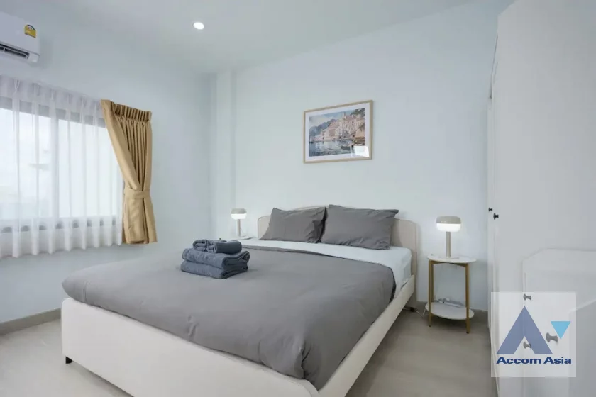 32  4 br Townhouse For Sale in Ratchadaphisek ,Bangkok MRT Huai Khwang AA46523