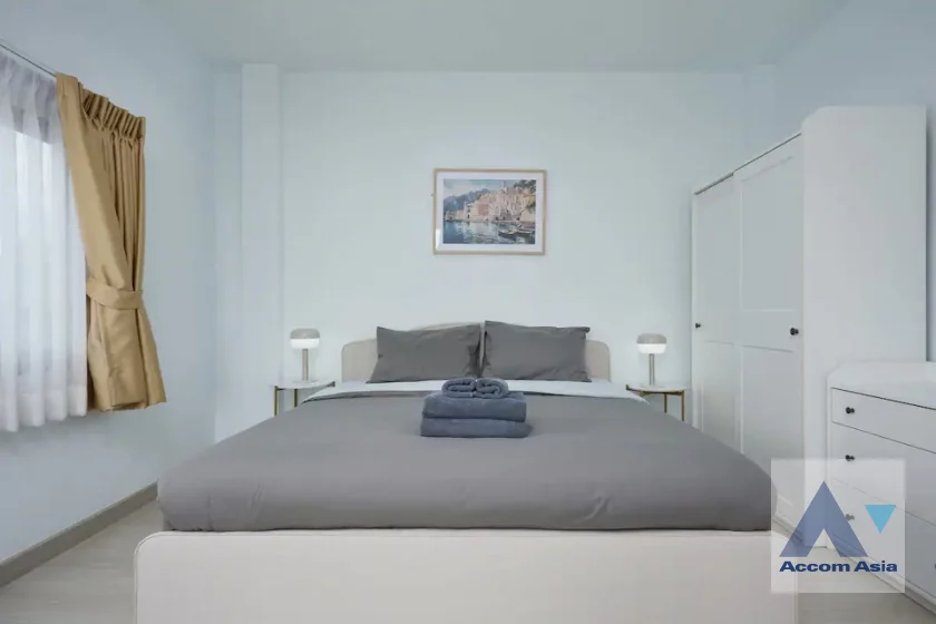 35  4 br Townhouse For Sale in Ratchadaphisek ,Bangkok MRT Huai Khwang AA46523