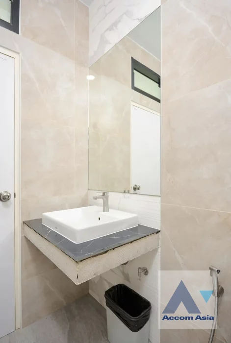 31  4 br Townhouse For Sale in Ratchadaphisek ,Bangkok MRT Huai Khwang AA46523
