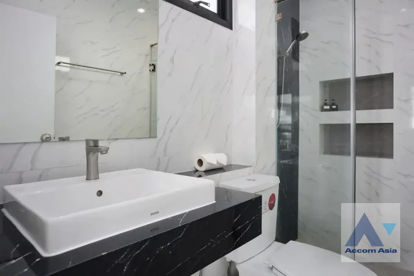 25  4 br Townhouse For Sale in Ratchadaphisek ,Bangkok MRT Huai Khwang AA46523