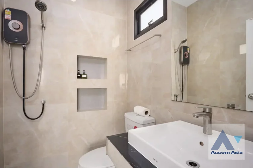 26  4 br Townhouse For Sale in Ratchadaphisek ,Bangkok MRT Huai Khwang AA46523