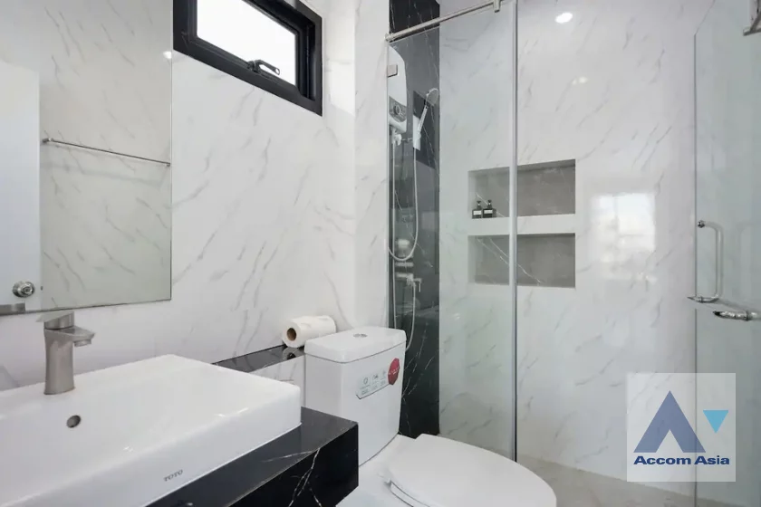 28  4 br Townhouse For Sale in Ratchadaphisek ,Bangkok MRT Huai Khwang AA46523