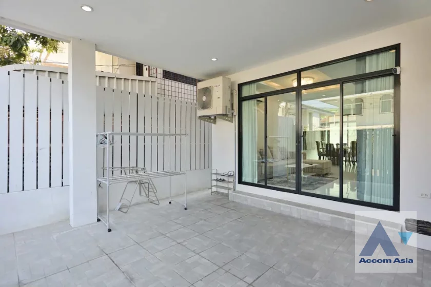 17  4 br Townhouse For Sale in Ratchadaphisek ,Bangkok MRT Huai Khwang AA46523