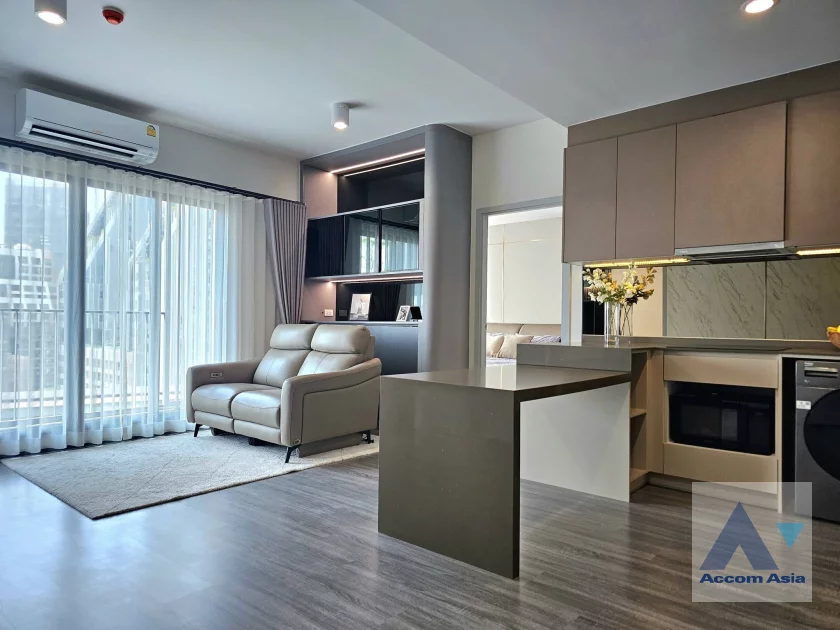 unit 2 Bedrooms  Condominium For Sale in Silom, Bangkok  near MRT Sam Yan (AA46535)