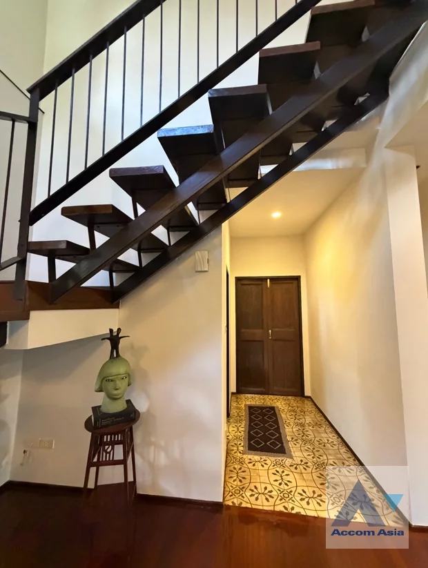 5  4 br House For Rent in New Phetchaburi ,Bangkok MRT Phetchaburi AA46538