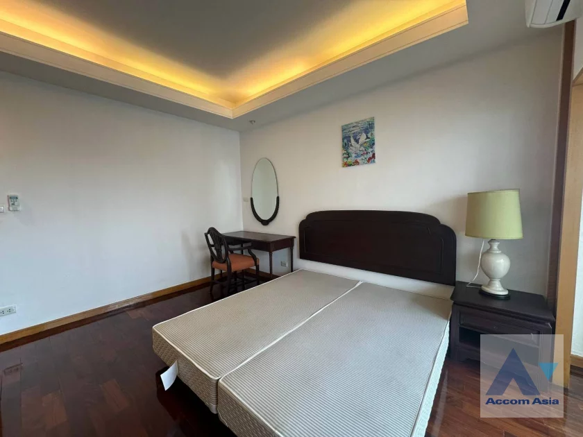 14  3 br Apartment For Rent in Sathorn ,Bangkok MRT Lumphini at Cozy and Convenient Apartment Near Garden Intl AA46540