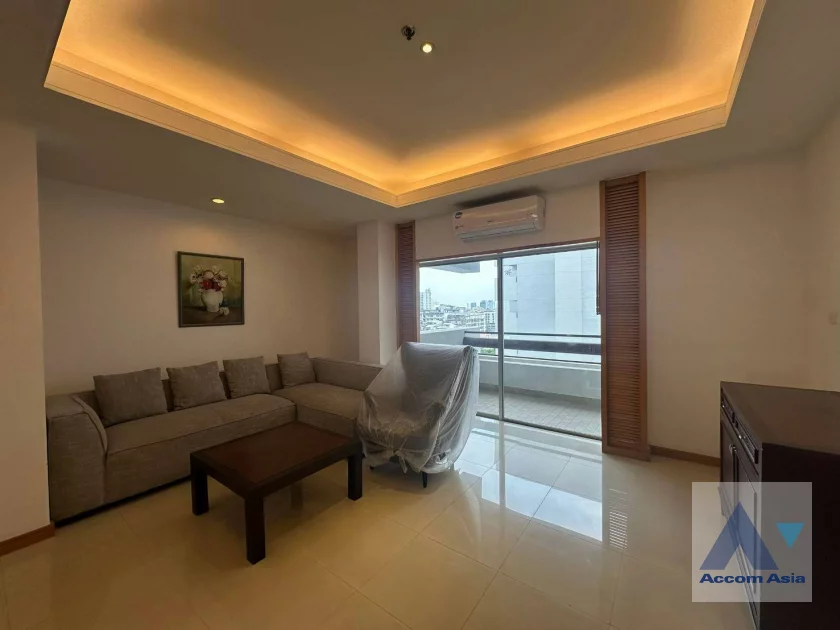  1  3 br Apartment For Rent in Sathorn ,Bangkok MRT Lumphini at Cozy and Convenient Apartment Near Garden Intl AA46540