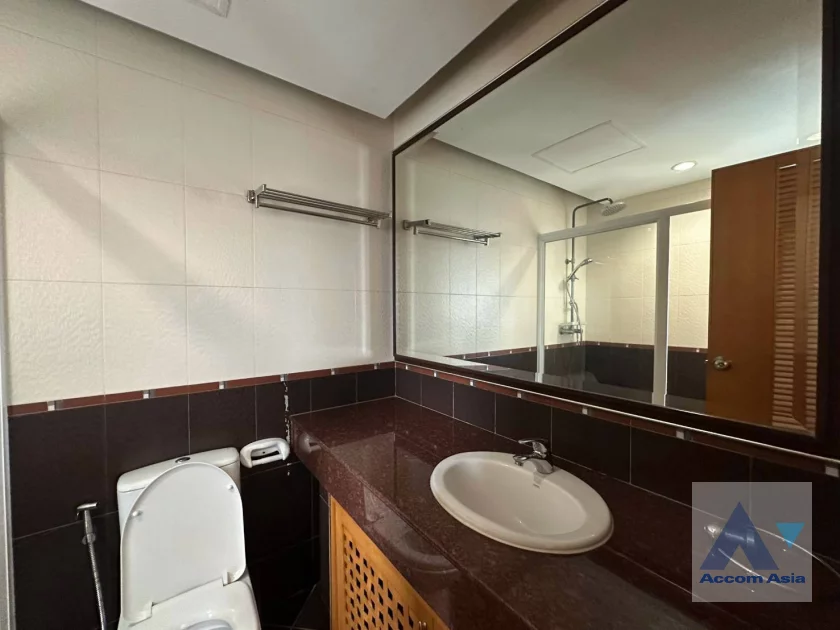 24  3 br Apartment For Rent in Sathorn ,Bangkok MRT Lumphini at Cozy and Convenient Apartment Near Garden Intl AA46540
