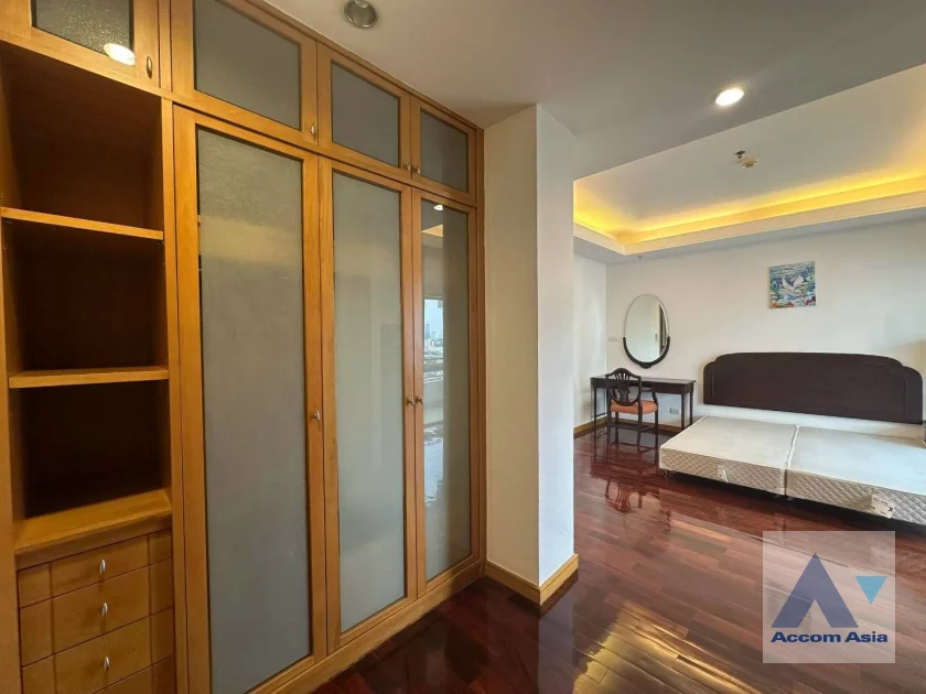 12  3 br Apartment For Rent in Sathorn ,Bangkok MRT Lumphini at Cozy and Convenient Apartment Near Garden Intl AA46540
