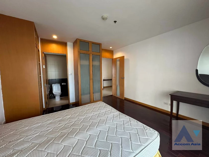 22  3 br Apartment For Rent in Sathorn ,Bangkok MRT Lumphini at Cozy and Convenient Apartment Near Garden Intl AA46540