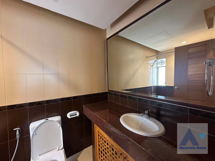 23  3 br Apartment For Rent in Sathorn ,Bangkok MRT Lumphini at Cozy and Convenient Apartment Near Garden Intl AA46540