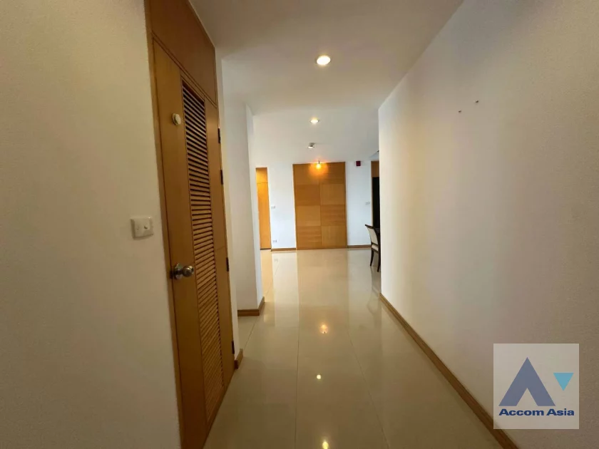 11  3 br Apartment For Rent in Sathorn ,Bangkok MRT Lumphini at Cozy and Convenient Apartment Near Garden Intl AA46540