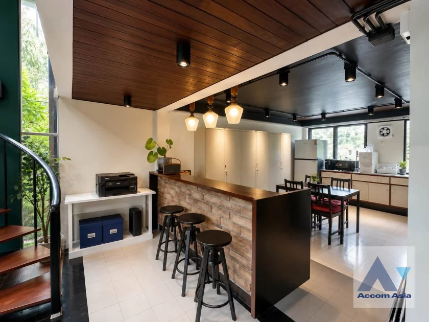 6  5 br Shophouse For Rent in Phaholyothin ,Bangkok BTS Ari AA46545