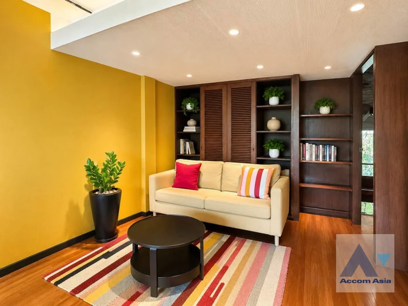 9  5 br Shophouse For Rent in Phaholyothin ,Bangkok BTS Ari AA46545