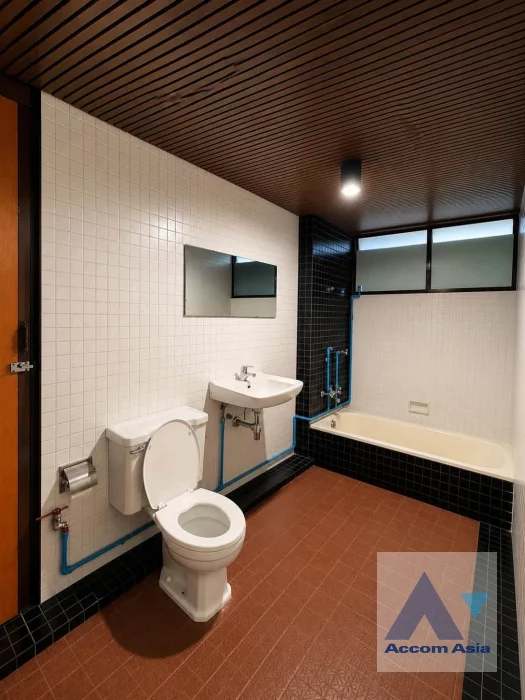 13  5 br Shophouse For Rent in Phaholyothin ,Bangkok BTS Ari AA46545